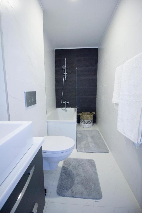 3 Rooms A502 Stayinn By Cosmopolis Bucarest Esterno foto