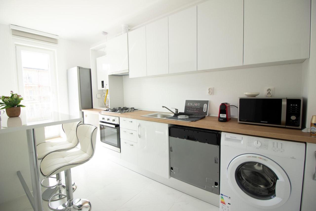 3 Rooms A502 Stayinn By Cosmopolis Bucarest Esterno foto